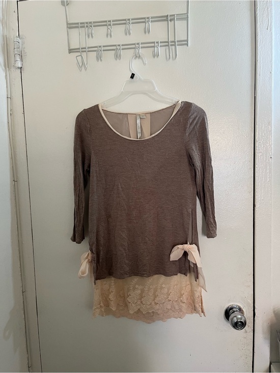 LC Lauren Conrad Tops - LC Lauren Conrad Taupe Knit Top with Cream Trim